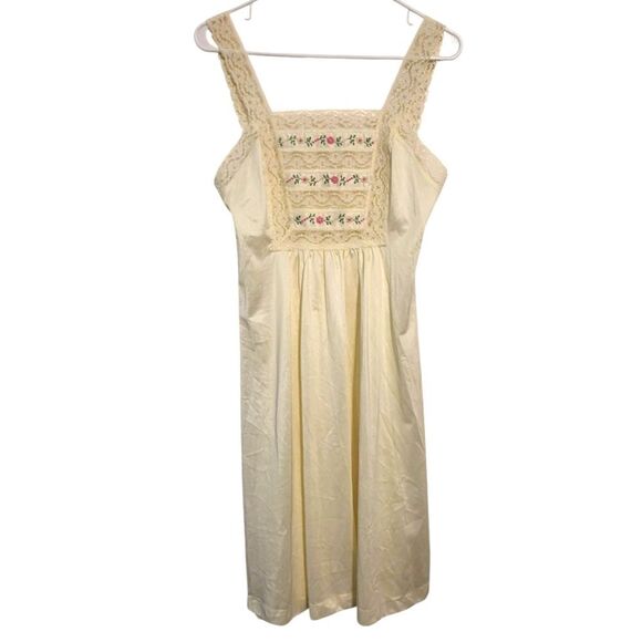 Lacy Sweet Dainty Floral Short Nightgown, Size M - Picture 1 of 11